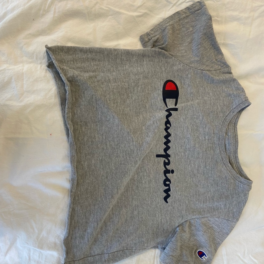 Cropped grey champion shirt
